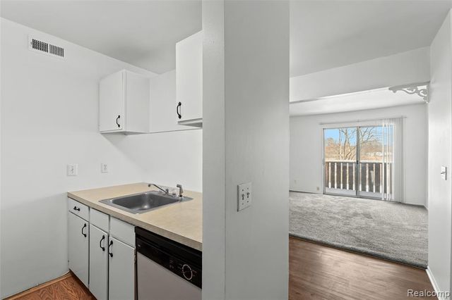 8709 Candlewood Trail 5, Brighton, MI 48116