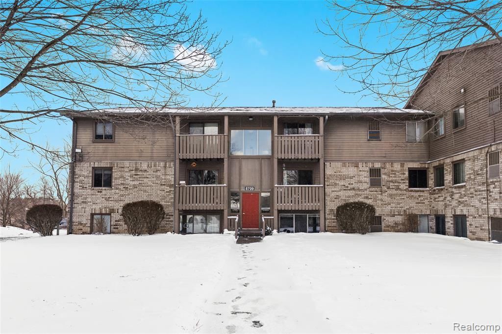8709 Candlewood Trail 5, Brighton, MI 48116