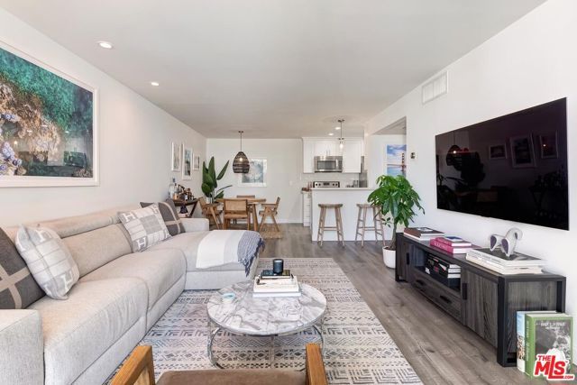 8530 Holloway Drive 422, West Hollywood, CA 90069