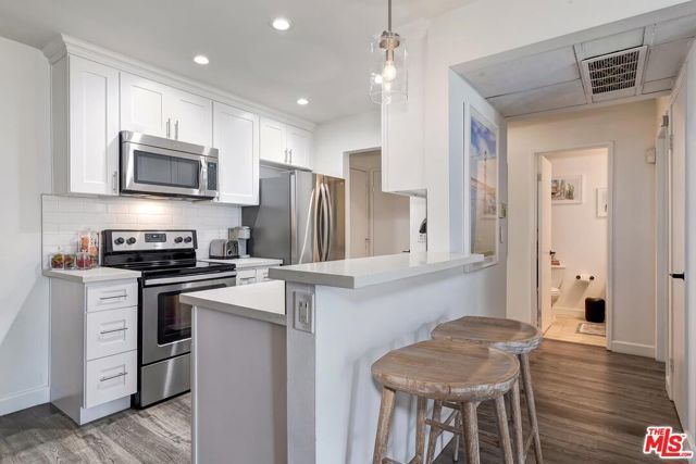 8530 Holloway Drive 422, West Hollywood, CA 90069