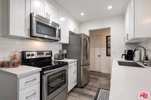 8530 Holloway Drive 422, West Hollywood, CA 90069