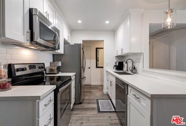 8530 Holloway Drive 422, West Hollywood, CA 90069