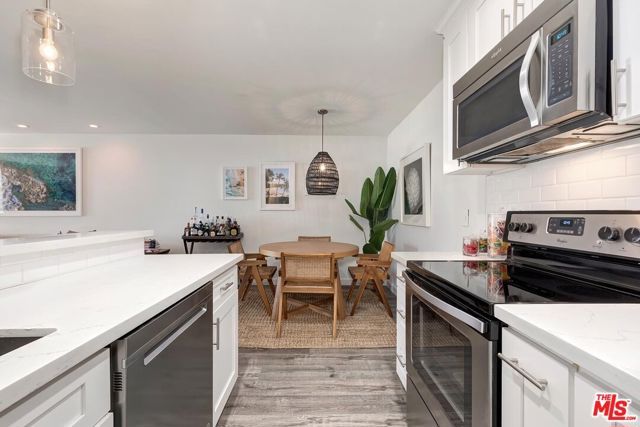 8530 Holloway Drive 422, West Hollywood, CA 90069