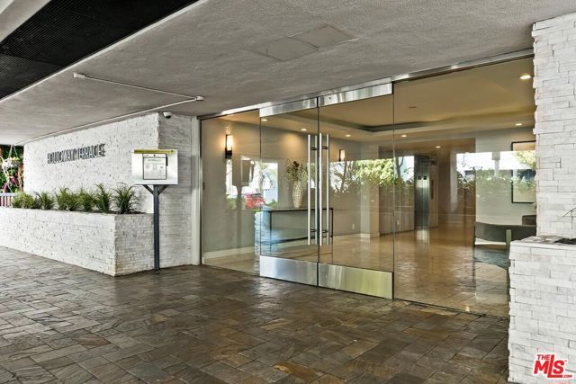 8530 Holloway Drive 422, West Hollywood, CA 90069