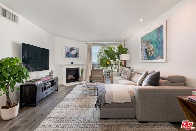 8530 Holloway Drive 422, West Hollywood, CA 90069