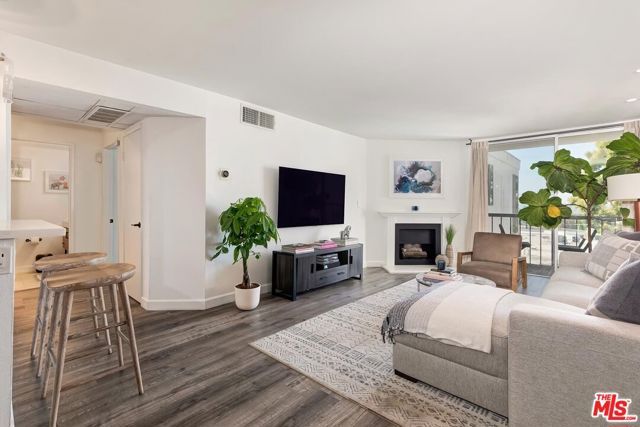 8530 Holloway Drive 422, West Hollywood, CA 90069