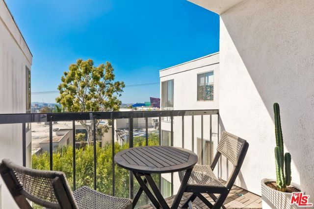 8530 Holloway Drive 422, West Hollywood, CA 90069