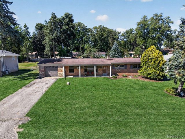 8144 Kenwick Drive, White Lake Charter Township, MI 48386