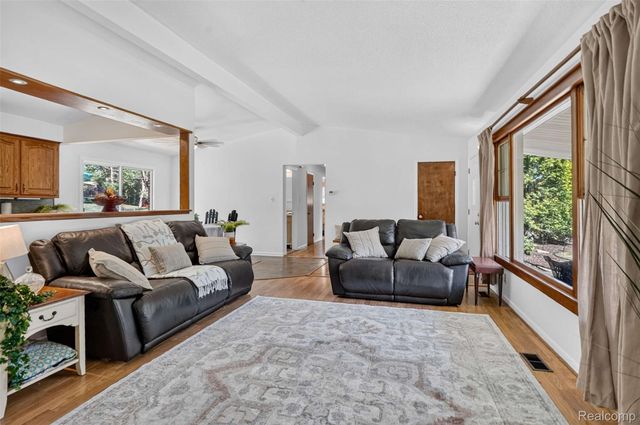 8144 Kenwick Drive, White Lake Charter Township, MI 48386