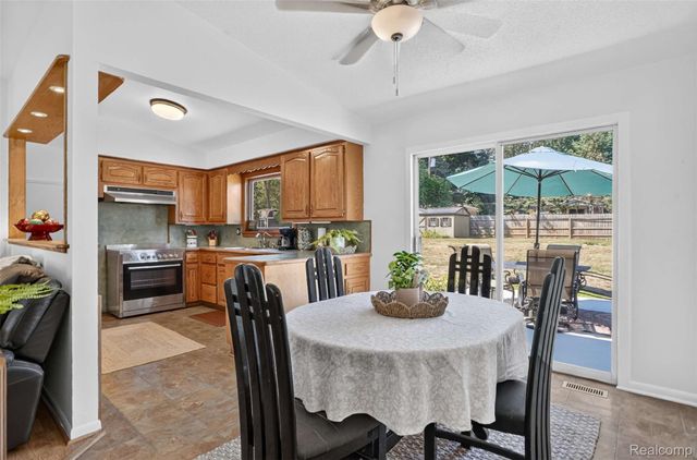 8144 Kenwick Drive, White Lake Charter Township, MI 48386