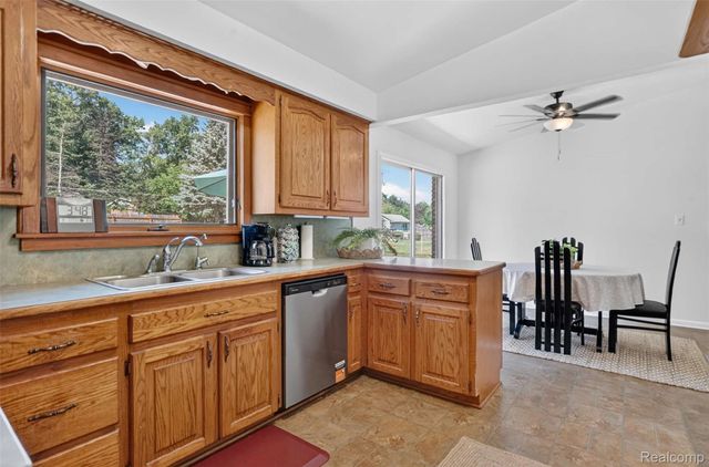 8144 Kenwick Drive, White Lake Charter Township, MI 48386