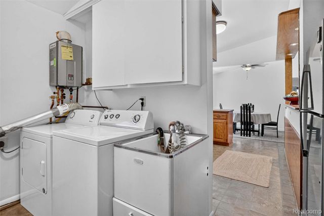 8144 Kenwick Drive, White Lake Charter Township, MI 48386