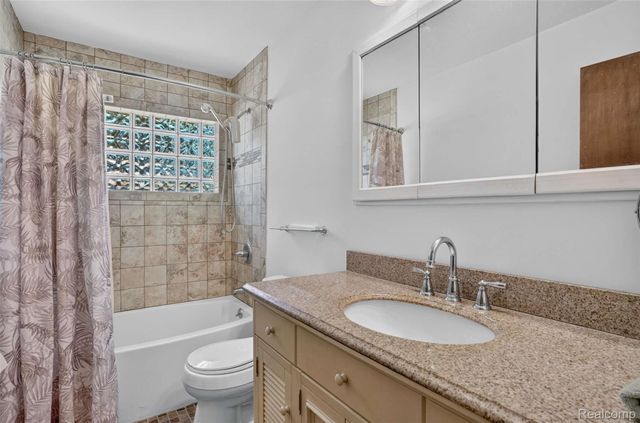 8144 Kenwick Drive, White Lake Charter Township, MI 48386