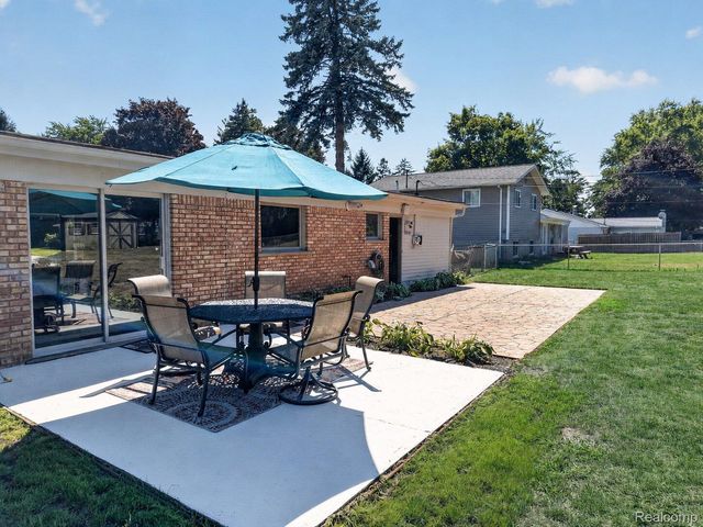 8144 Kenwick Drive, White Lake Charter Township, MI 48386