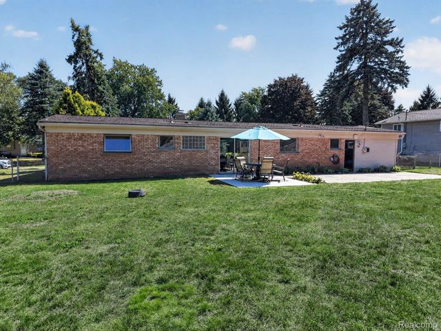 8144 Kenwick Drive, White Lake Charter Township, MI 48386