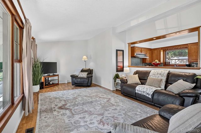 8144 Kenwick Drive, White Lake Charter Township, MI 48386