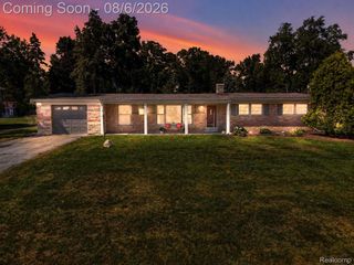 8144 Kenwick Drive, White Lake Charter Township, MI 48386