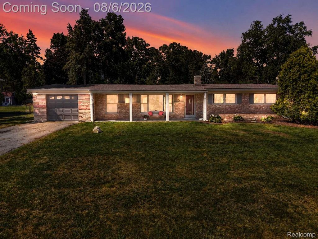 8144 Kenwick Drive, White Lake Charter Township, MI 48386