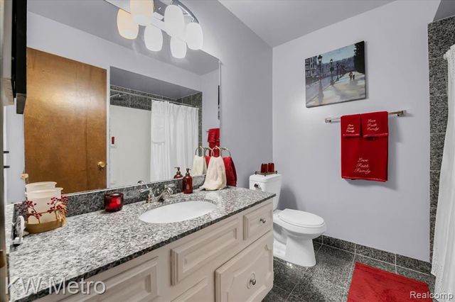 25333 Greenbrooke Drive, Southfield, MI 48033