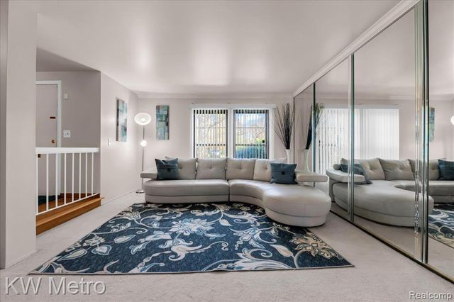 25333 Greenbrooke Drive, Southfield, MI 48033