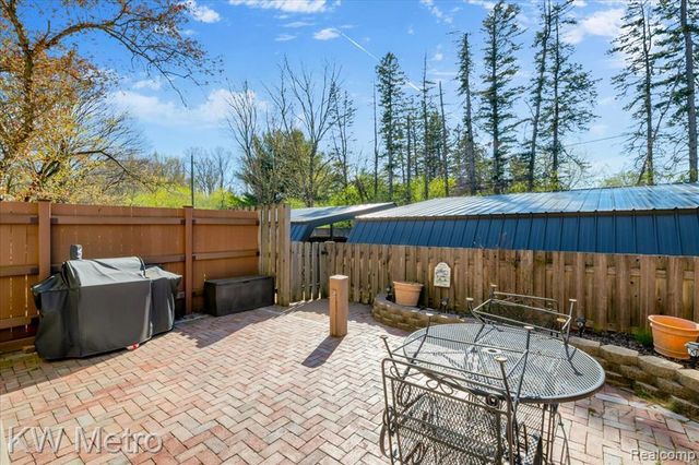 25333 Greenbrooke Drive, Southfield, MI 48033
