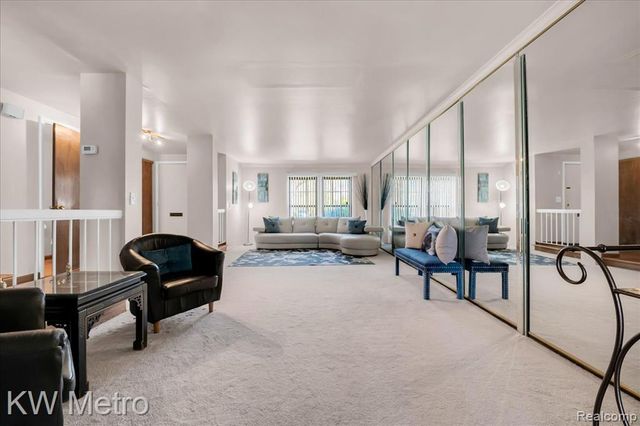 25333 Greenbrooke Drive, Southfield, MI 48033
