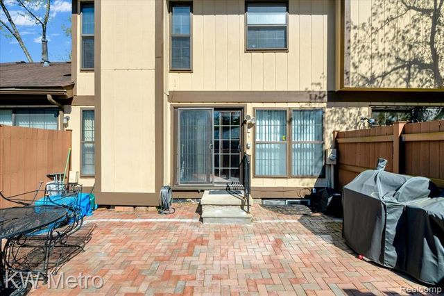 25333 Greenbrooke Drive, Southfield, MI 48033