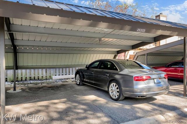 25333 Greenbrooke Drive, Southfield, MI 48033