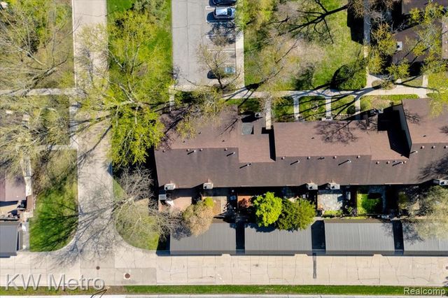 25333 Greenbrooke Drive, Southfield, MI 48033