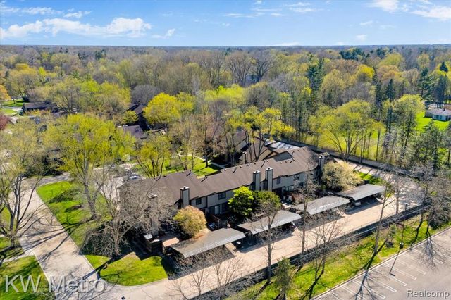 25333 Greenbrooke Drive, Southfield, MI 48033