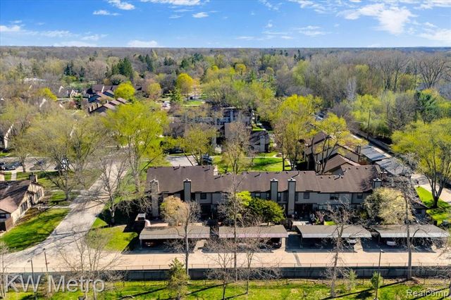 25333 Greenbrooke Drive, Southfield, MI 48033