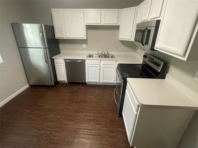 701 Elsbeth Street 201, Dallas, TX 75208