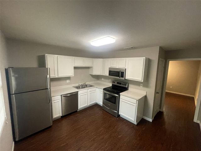 701 Elsbeth Street 201, Dallas, TX 75208