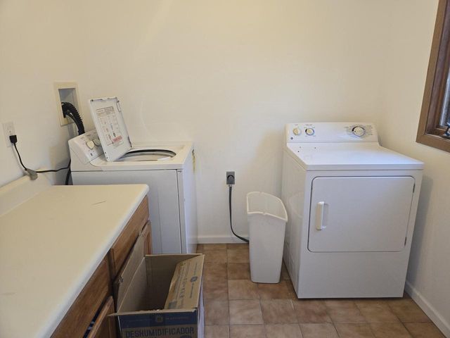 1877 W 16th Avenue, Friendship, WI 53934