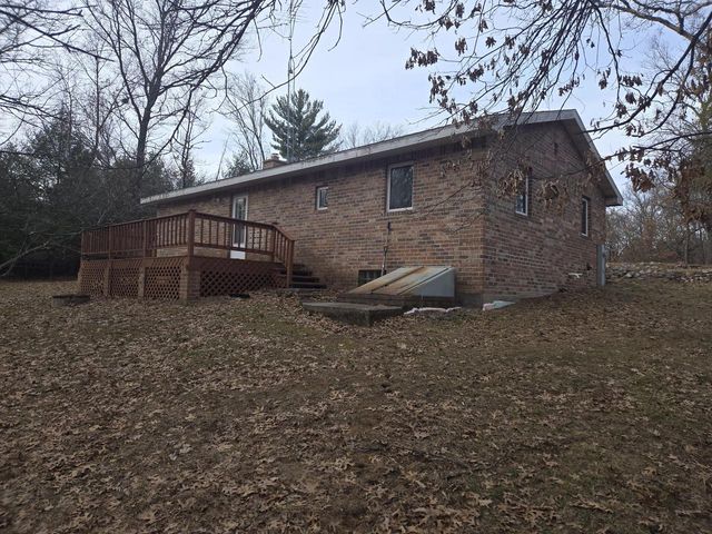 1877 W 16th Avenue, Friendship, WI 53934