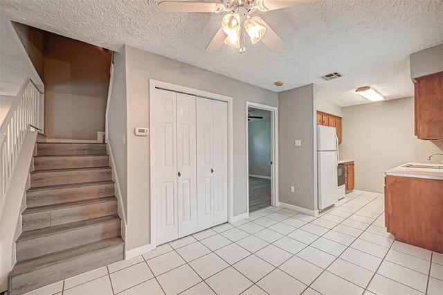 17103 Blackhawk Boulevard, Friendswood, TX 77546