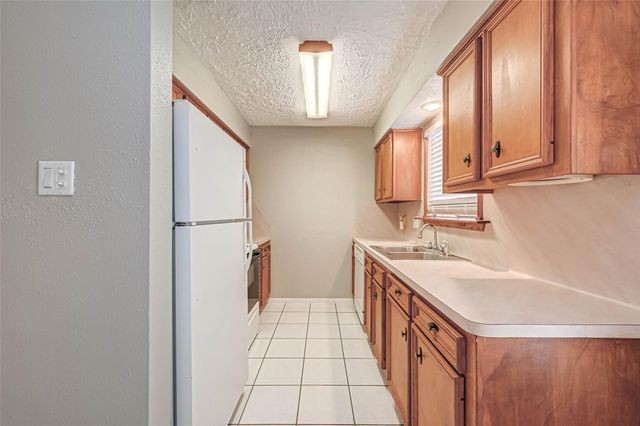 17103 Blackhawk Boulevard, Friendswood, TX 77546