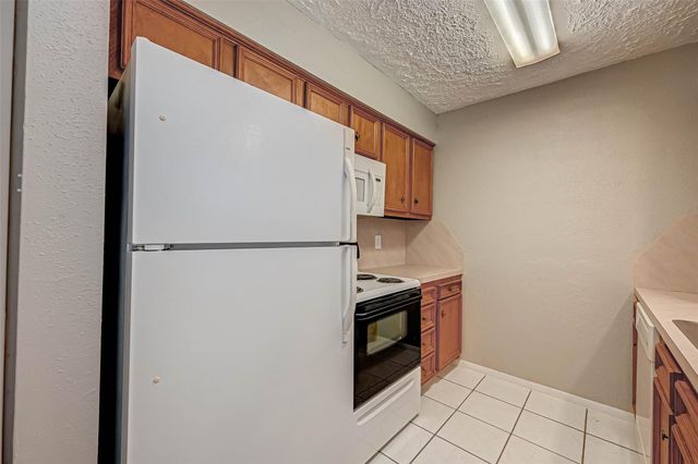 17103 Blackhawk Boulevard, Friendswood, TX 77546