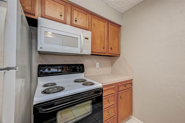 17103 Blackhawk Boulevard, Friendswood, TX 77546