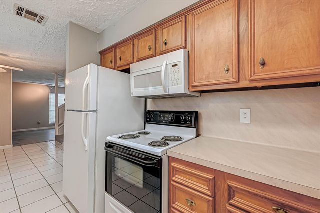 17103 Blackhawk Boulevard, Friendswood, TX 77546