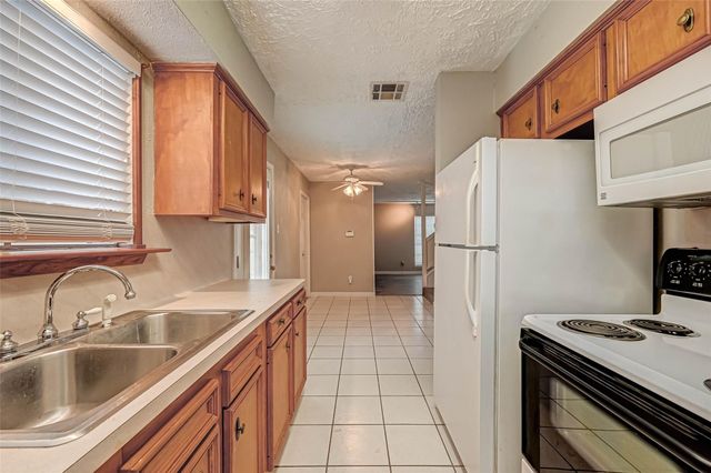 17103 Blackhawk Boulevard, Friendswood, TX 77546