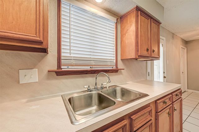 17103 Blackhawk Boulevard, Friendswood, TX 77546