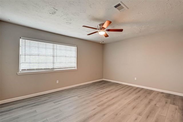 17103 Blackhawk Boulevard, Friendswood, TX 77546