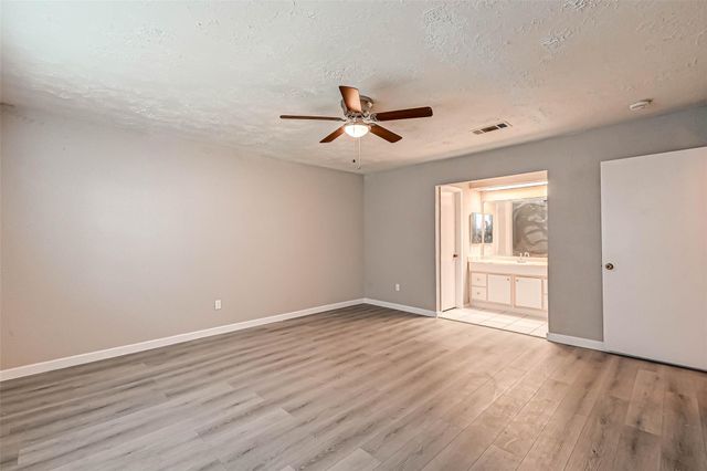 17103 Blackhawk Boulevard, Friendswood, TX 77546