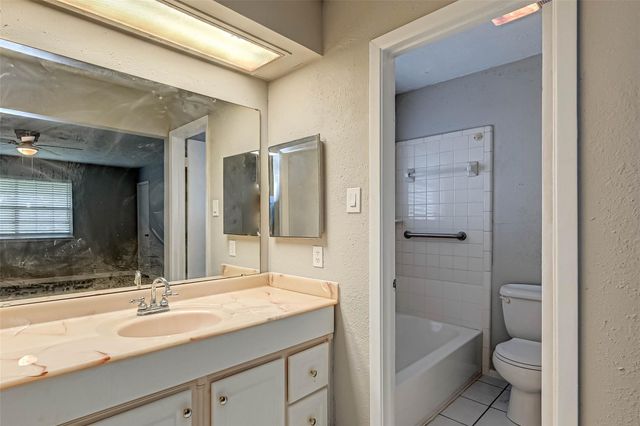 17103 Blackhawk Boulevard, Friendswood, TX 77546