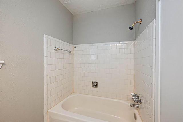 17103 Blackhawk Boulevard, Friendswood, TX 77546