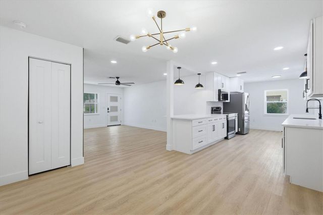 4420 W BAY COURT AVENUE, Tampa, FL 33611