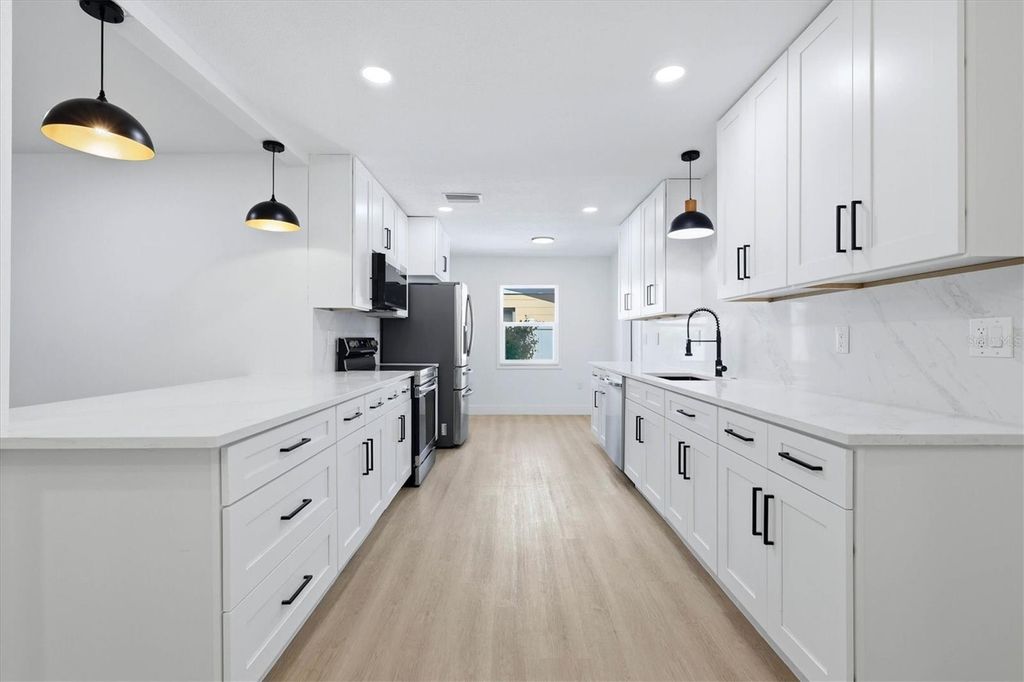 Image 12 of property listing at 4420 W BAY COURT AVENUE, Tampa, FL 33611