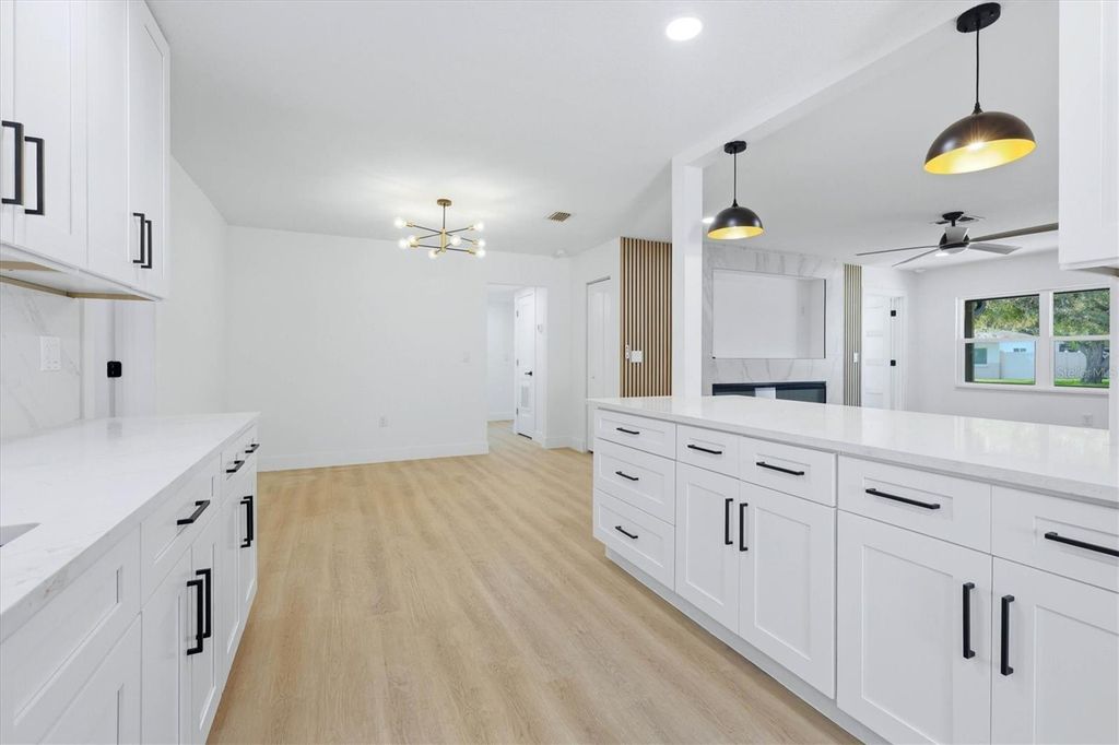 Image 13 of property listing at 4420 W BAY COURT AVENUE, Tampa, FL 33611