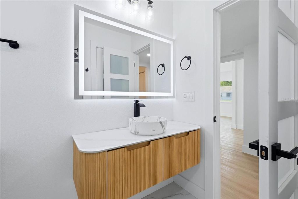 Image 25 of property listing at 4420 W BAY COURT AVENUE, Tampa, FL 33611